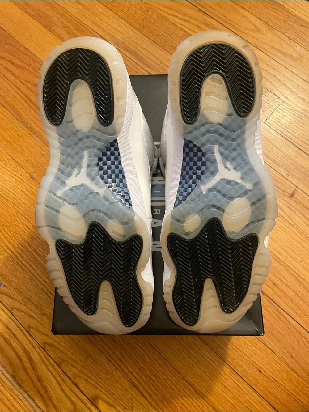 2021 Jordan 11 Retro Low Legend Blue Size 11 Excellent Condition OG Box